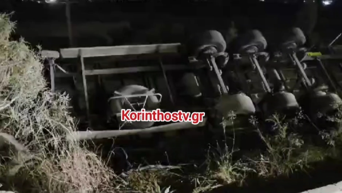Nταλίκα ανετράπη στην Ε.Ο. Αθηνών-Κορίνθου: Τραυματίας ο οδηγός της (βίντεο)