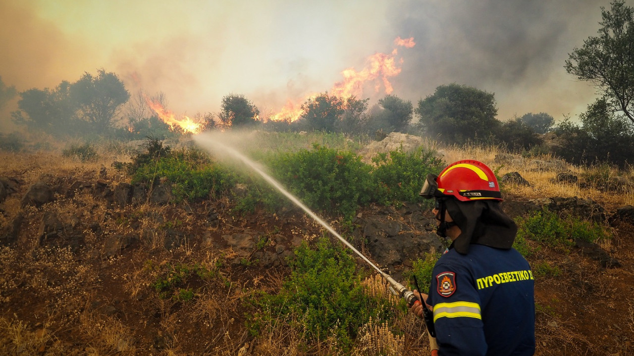 Χειροπέδες σε τέσσερα άτομα για πυρκαγιές σε Αργολίδα, Καβάλα και Κορινθία