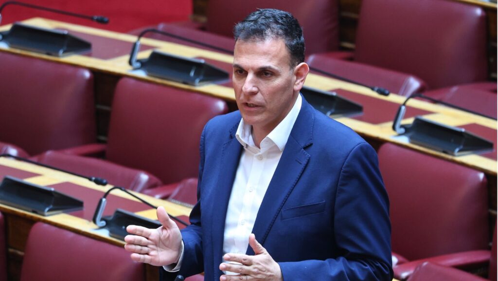 Αυτό είναι το πρόσωπο που θα πάρει την θέση του Γιώργου Καραμέρου μετά την παραίτησή του από βουλευτής του ΣΥΡΙΖΑ