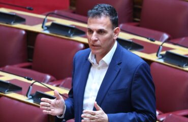 Αυτό είναι το πρόσωπο που θα πάρει την θέση του Γιώργου Καραμέρου μετά την παραίτησή του από βουλευτής του ΣΥΡΙΖΑ