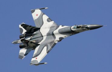 Σαν κομήτες έπεσαν FAB-500 από ρωσικό Su-27 σε κτίριο στο Ντονέτσκ και δεν έμεινε τίποτα – Δείτε το βίντεο