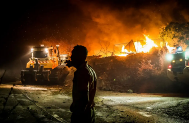 «Πύρινη κόλαση» στο Ωραιόκαστρο: Μεγάλες καταστροφές σε επιχειρήσεις – Για άλλη μία φορά το «επιτελικό» κράτος απέτυχε