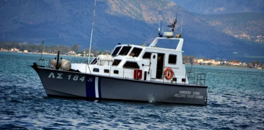 Βυθίστηκε αλιευτικό σκάφος στο λιμάνι της Αρχαίας Επιδαύρου – Προκλήθηκε θαλάσσια ρύπανση