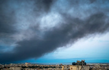 Φωτιά στο Ωραιόκαστρο: Τοξικό νέφος πάνω από τη Θεσσαλονίκη – Τι πρέπει να κάνουν οι κάτοικοι (φώτο)