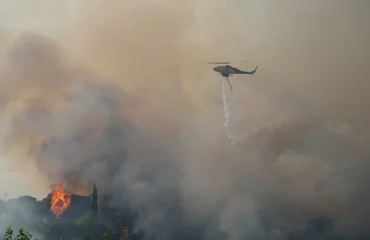 Φωτιά στην Αγία Ελένη Τροιζηνίας: Προειδοποιητικό μήνυμα στους κατοίκους