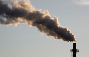Oι Ουκρανοί κτύπησαν το μεγαλύτερο διυλιστήριο πετρελαίου της Ρωσίας στο Ομσκ: Βρίσκεται 2.500 χλμ. από τα σύνορα