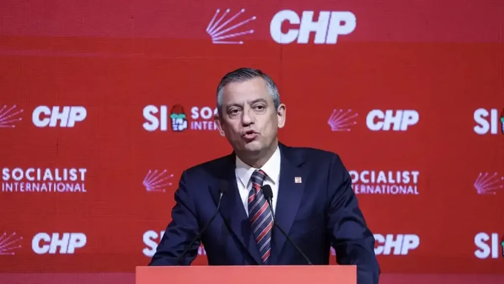 Οργή από τον πρώην πρόεδρο του CHP  Οζ. Οζέλ κατά Τραμπ: «Ο μόνος πρόεδρος των ΗΠΑ που δεν τίμησε τον Ατατούρκ»!