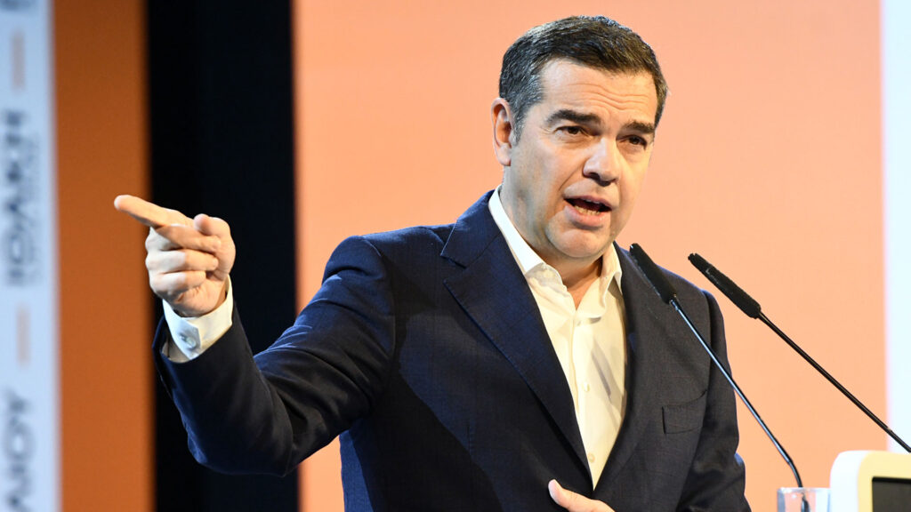 Σε εξέλιξη η ομιλία του Α.Τσίπρα στο Περιστέρι: «Κάθε φορά που μας συκοφαντεί ο Αδωνις ανεβαίνουν τα ποσοστά μας»