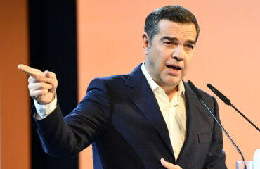 Σε εξέλιξη η ομιλία του Α.Τσίπρα στο Περιστέρι: «Κάθε φορά που μας συκοφαντεί ο Αδωνις ανεβαίνουν τα ποσοστά μας»