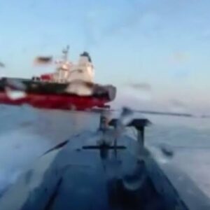 Βίντεο: Ουκρανικό drone τύπου «Sea Baby» έπληξε τάνκερ του ρωσικού σκιώδους στόλου στην Κριμαία