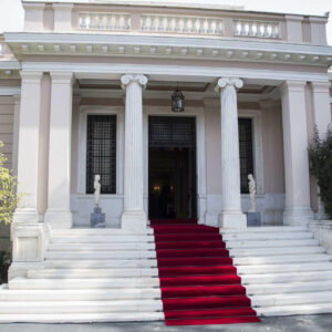 Τέσσερις βουλευτές της ΝΔ δεν θέλουν να απαρνηθούν το δικαίωμα να είναι ταυτόχρονα και υπουργοί! – Ποιοι είναι