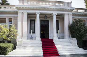Τέσσερις βουλευτές της ΝΔ δεν θέλουν να απαρνηθούν το δικαίωμα να είναι ταυτόχρονα και υπουργοί! – Ποιοι είναι
