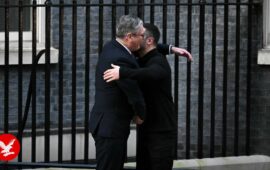 Bloomberg: Με ευρωπαϊκά δισεκατομμύρια θα αγοράζει η Ουκρανία βρετανικά όπλα! – Το colpo grosso του Λονδίνου