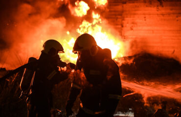 Χειροπέδες σε δύο άτομα για την πυρκαγιά στις Οινούσσες Σερρών: Σπινθήρες από το όχημά τους προκάλεσαν την φωτιά