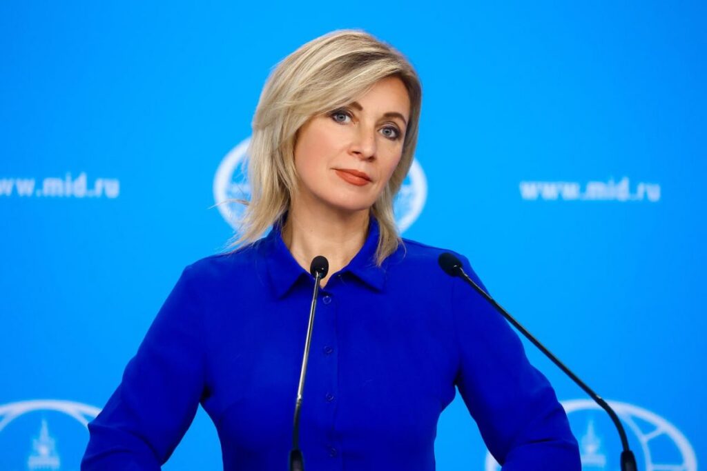 Μ.Ζαχάροβα κατά Β.Ζελένσκι: «Είναι σαν τσιμπούρι που έχει καρφωθεί στη σάρκα του ουκρανικού λαού»