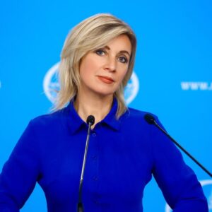 Μ.Ζαχάροβα κατά Β.Ζελένσκι: «Είναι σαν τσιμπούρι που έχει καρφωθεί στη σάρκα του ουκρανικού λαού»