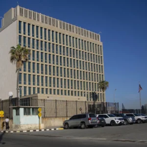 Οι ΗΠΑ αρνούνται ότι όπλο με μικροκύματα ευθύνεται για το Σύνδρομο της Αβάνας αλλά δίνει αποζημιώσεις εκατ.δολαρίων