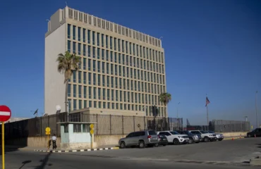 Οι ΗΠΑ αρνούνται ότι όπλο με μικροκύματα ευθύνεται για το Σύνδρομο της Αβάνας αλλά δίνει αποζημιώσεις εκατ.δολαρίων