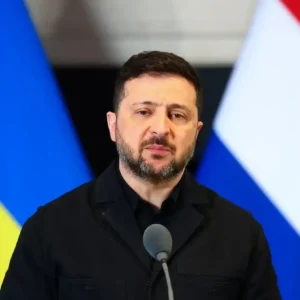 «Επίθεση» Β.Ζελένσκι στους Ευρωπαίους: «Δεν μας στέλνετε γρήγορα όπλα – Θα κινηθώ διπλωματικά»