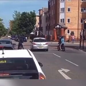 Βίντεο: Σύγκρουση συμμοριών στους δρόμους του Μαντσεστερ με… ματσέτες!