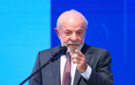 Λούλα ντα Σίλβα: «Αν οι ΗΠΑ επιβάλουν τέλος για τα Στενά του Σουέζ θα μετατραπούν σε πειρατές»