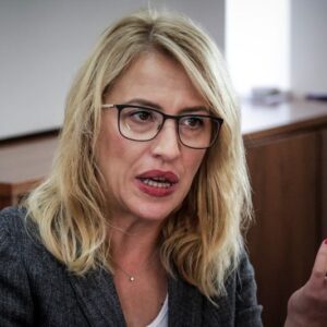 Ρένα Δούρου: Ανακοίνωσε την πρόθεσή της να είναι υποψήφια για την ηγεσία του ΣΥΡΙΖΑ