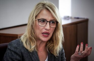 Ρένα Δούρου: Ανακοίνωσε την πρόθεσή της να είναι υποψήφια για την ηγεσία του ΣΥΡΙΖΑ