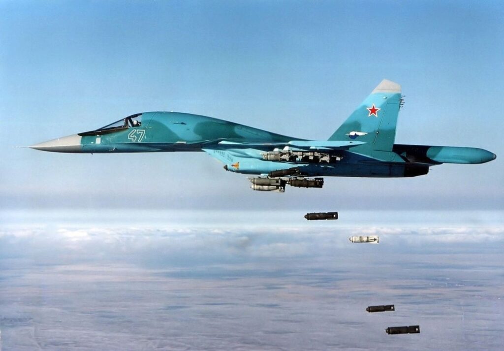 Ρωσικό Su-34 «σήκωσε» στον αέρα κτίριο με Ουκρανούς στρατιώτες κοντά στην Ντομπροπίλια – Δείτε το βίντεο