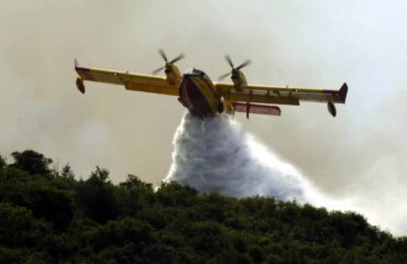 Φωτιά στη Σουρωτή Θεσσαλονίκης – Μήνυμα από το 112 για εκκένωση προς τα Βασιλικά