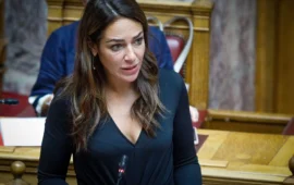 Η ερώτηση της Δόμνας Μιχαηλίδου σε δημοσιογράφους: «Εσείς δεν φοβάστε τον Αλέξη Τσίπρα;» (βίντεο)