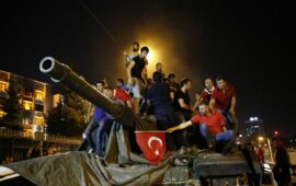 10 χρόνια από την αποτυχημένη απόπειρα πραξικοπήματος στην Τουρκία: Το «φάντασμα» της FETÖ και η εκκαθάριση