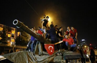 10 χρόνια από την αποτυχημένη απόπειρα πραξικοπήματος στην Τουρκία: Το «φάντασμα» της FETÖ και η εκκαθάριση