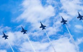 Φλόριντα: Μαχητικό των Blue Angels πέταξε ξυστά πάνω από λουόμενους (βίντεο)