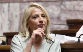 Μόνη υποψήφια η Ρένα Δούρου για την ηγεσία του ΣΥΡΙΖΑ και υποστηρίζει ότι η κατάσταση είναι… ανατρέψιμη