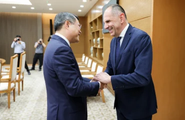 Ο Γ.Γεραπετρίτης είχε συνάντηση με τον πρωθυπουργό του Βιετνάμ στο Ανόι – Τι συζητήθηκε μεταξύ τους