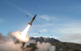 Iρανικά drones κατέστρεψαν αμερικανικό εκτοξευτή πυραύλων ATACMS στο Κουβέιτ: Δείτε βίντεο