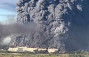 Μόσχα: Ο ήλιος χάθηκε μέσα στους μαύρους καπνούς που προκλήθηκαν από τα πλήγματα των ουκρανικών drones! (βίντεο)