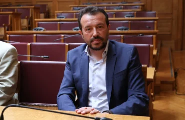 Ο Νίκος Παππάς λέει ότι ο ΣΥΡΙΖΑ δεν θα διαλυθεί και ότι είναι ακόμη εδώ: «Να το βάλουν όλοι καλά στο μυαλό τους»