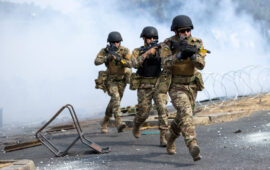 Βίντεο: Ουκρανοί στην Κονσταντινόβκα πλήρωσαν πολύ ακριβά την απόφασή τους να διασχίσουν δρόμο με ρωσικές παγίδες