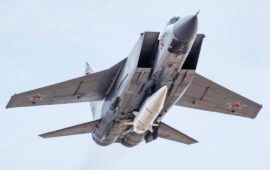 Το Βισνέβε θυμίζει Γάζα: Υπερηχητικός πύραυλος Kinzhal διέλυσε αποθήκες με ουράνιο στο προάστιο του Κιέβου (βίντεο)