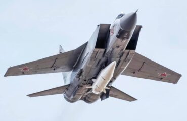 Το Βισνέβε θυμίζει Γάζα: Υπερηχητικός πύραυλος Kinzhal διέλυσε αποθήκες με ουράνιο στο προάστιο του Κιέβου (βίντεο)