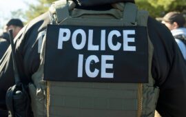 Με κάμερες τα στελέχη της ICE μετά τα συμβάντα με πυροβολισμούς
