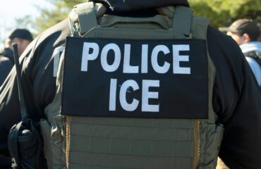 Με κάμερες τα στελέχη της ICE μετά τα συμβάντα με πυροβολισμούς