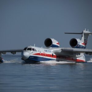Βίντεο: Εντυπωσιακή απογείωση του ρωσικού αμφίβιου αεροσκάφους Be-200 από την επιφάνεια της θάλασσας