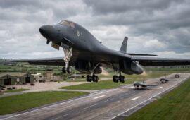 Αμερικανικά στρατηγικά βομβαρδιστικά B-1 Lancer απογειώθηκαν από τη Βρετανία