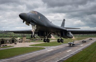 Αμερικανικά στρατηγικά βομβαρδιστικά B-1 Lancer απογειώθηκαν από τη Βρετανία