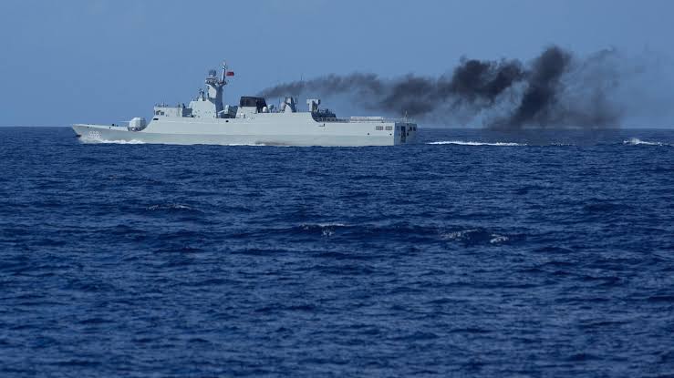 Κινεζικό πολεμικό πλοίο πραγματοποίησε βολές με πραγματικά πυρά στην ΑΟΖ της Ιαπωνίας!