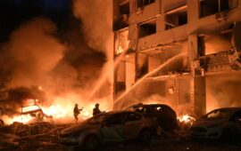 Σαν ταινία επιστημονικής φαντασίας: Δείτε βίντεο από υπερηχητικούς και βαλλιστικούς πυραύλους να χτυπούν το Κίεβο