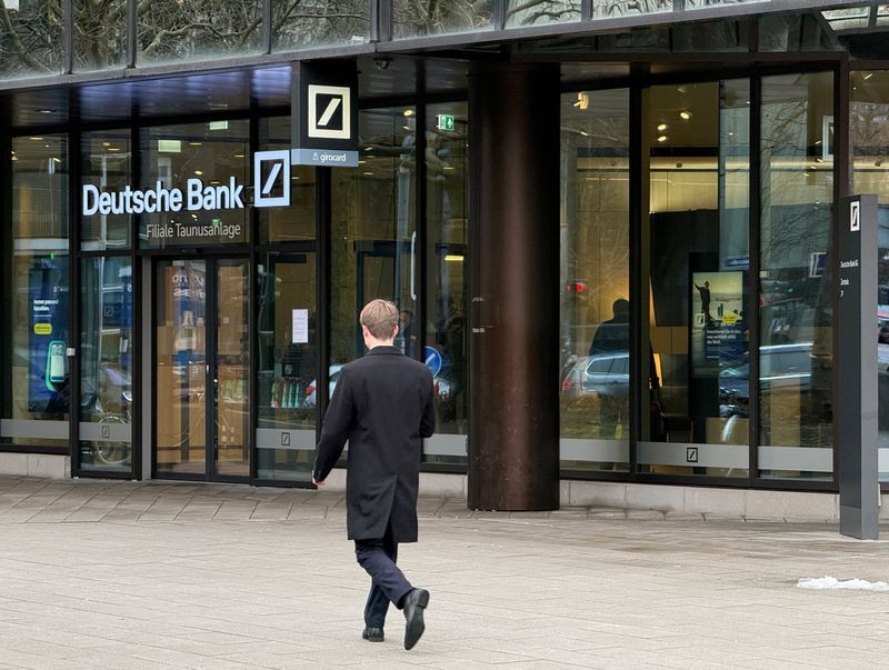 Έφοδος σε κεντρικά γραφεία Deutsche Bank στη Φρανκφούρτη – Έρευνα για συναλλαγές Cum-Cum