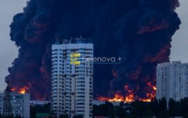 Πύρινη «κόλαση» στο Κράσνονταρ: Τρομάζει το τεράστιο νέφος πάνω από τις εγκαταστάσεις της Wildberries (βίντεο)